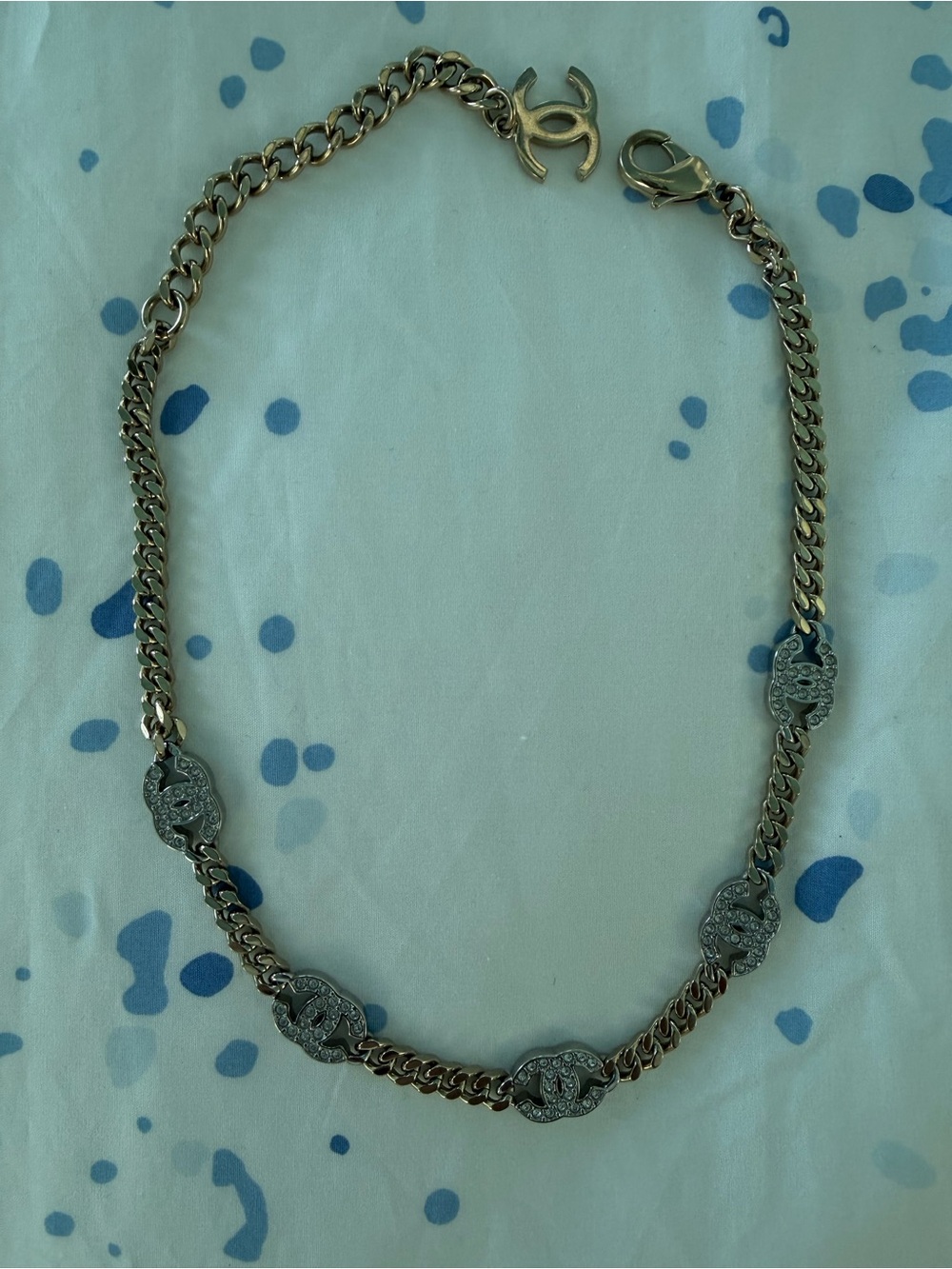 CHANEL Gold-plated Link Necklace with Crystal CC Motifs - Picture 6 of 12